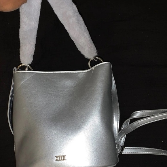 Collection18 - Picture 3 of 3